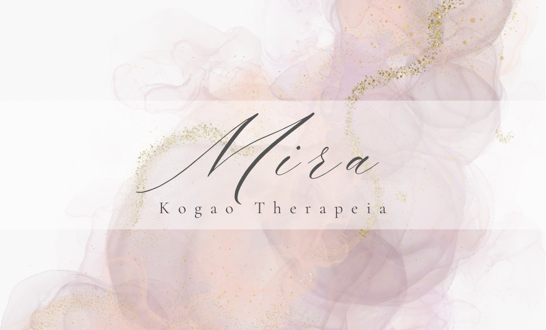 Mira Kogao Therapeia 淡いピンクとゴールドのサロンロゴ